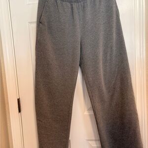 Hollister wide leg sweatpants. Very comfortable!